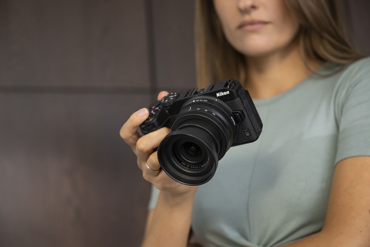 Nikon Z 30 vlogkaamera ostul saad kaasa funktsionaalse kingituse