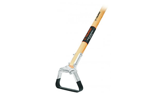 Truper action hoe with 145cm wooden shaft