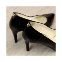 Pumps on a black lacquered stiletto W Juma (36)