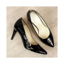 Pumps on a black lacquered stiletto W Juma (36)