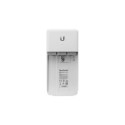 UBIQUITI N-SW Ubiquiti NanoSwitch Outdoor GbE 24V 1xPoE-In, 3xPoE-Out Passthrough Switch