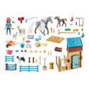 Zestaw z figurkami Horses 71353 Amelia i Whisper z boksem stajennym
