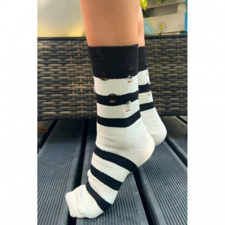 SOKISAHTEL POSITANO must-valged triibulised katkised sokid 444