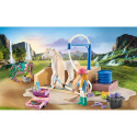 PLAYMOBIL WORLD OF HORSES Pesemisjaam koos Isabella ja Lionessiga 71354