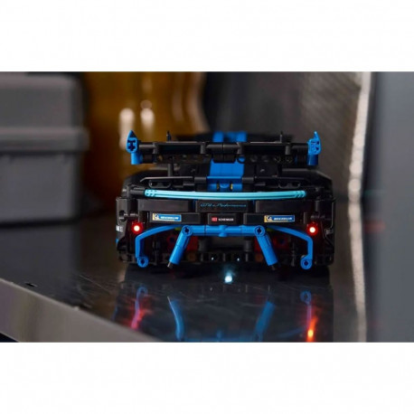 Porsche GT4 e-Performance võidusõiduauto