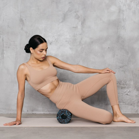 Wałek do masażu, roller piankowy gładki 15x30cm, kolor czarno-niebieski, materiał EPP, REBEL ACTIVE