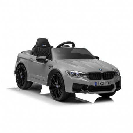 BMW M5 hõbedane lakitud akuga auto