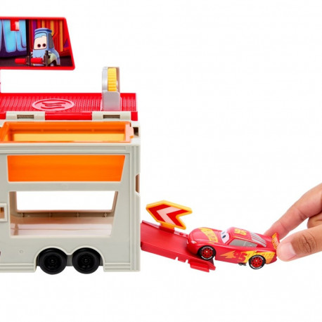 Disney Pixar Cars Disney and Pixar Cars Color Changers Mobile Paint Shop Mack Playset with 1 Toy Car