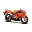 Model mototsükkel Yamaha YZF-R7 alusega 1/18