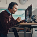 POLY Voyager Focus 2 Microsoft Teams sertifitseeritud USB-C-C peakomplekt + USB-C/A adapter