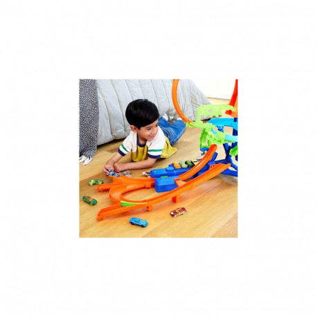 Hot Wheels Action Stunt Tracks Mid-Air Crash Playset with 1:64 Scale Die-Cast Toy Car &amp; Moto