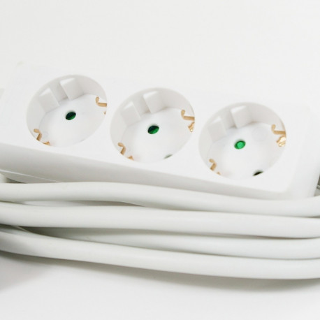 UPSi pikendusjuhe IEC -> 3x europesaks, valge, 1,5m
