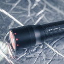 Ledlenser P7 must LED taskulamp