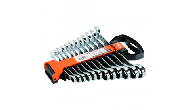 Set with sizes 8 to 19