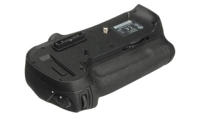 Nikon battery grip MB-D12