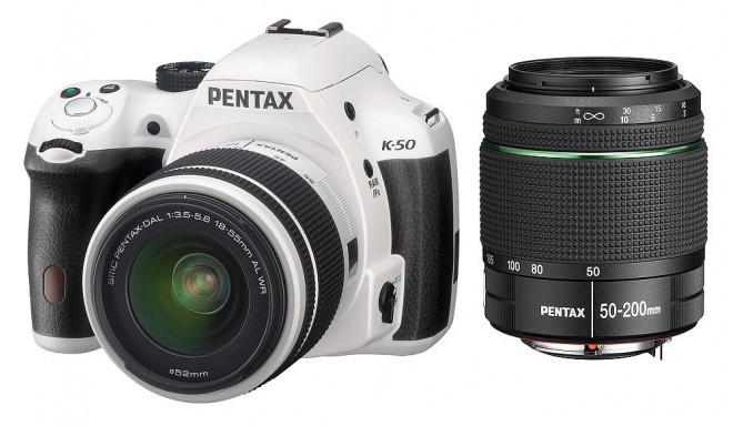 Pentax K-50 + 18-55mm WR + 50-200mm WR Kit, valge
