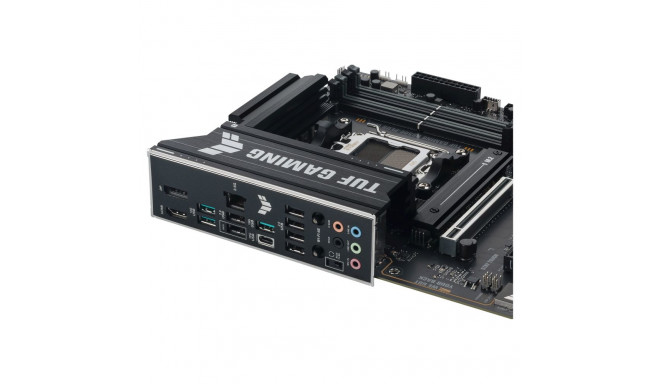 Asus TUF GAMING B650E-PLUS WIFI emaplaat