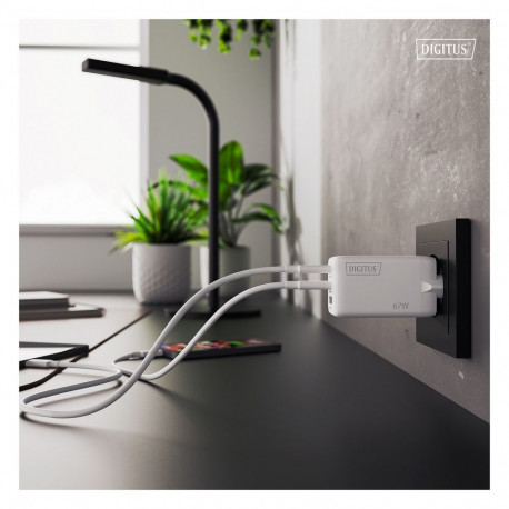 DIGITUS USB GaN laadija 67W, 2x USB-C, 1x USB-A