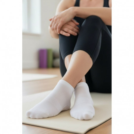 SOKISAHTEL JUMP valged madalad naksudega puuvillased sokid 444