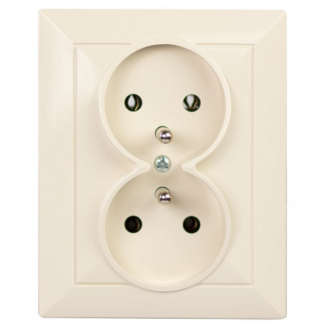 topeltpistikupesa süvistatav, 2x2p+z, 16A, 250V