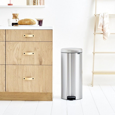 Brabantia pedaalprügiämber newIcon Round, harjatud teras