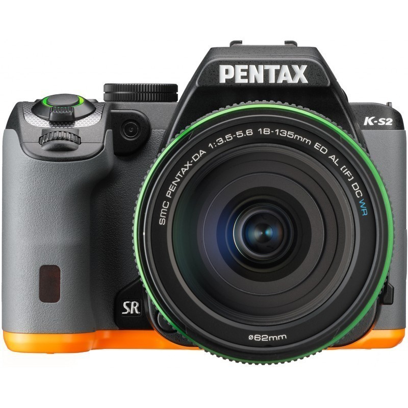 Pentax K-S2 + 18-135мм WR Kit, чёрный/оранжевый
