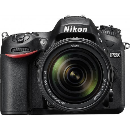 Nikon D7200 + 18-140mm VR komplekts